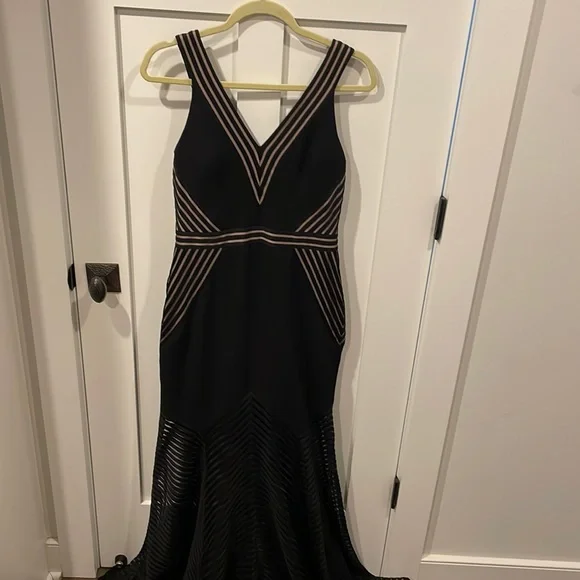 Xscape Womens Formal V-Neck Evening Dress Black 6, Women's